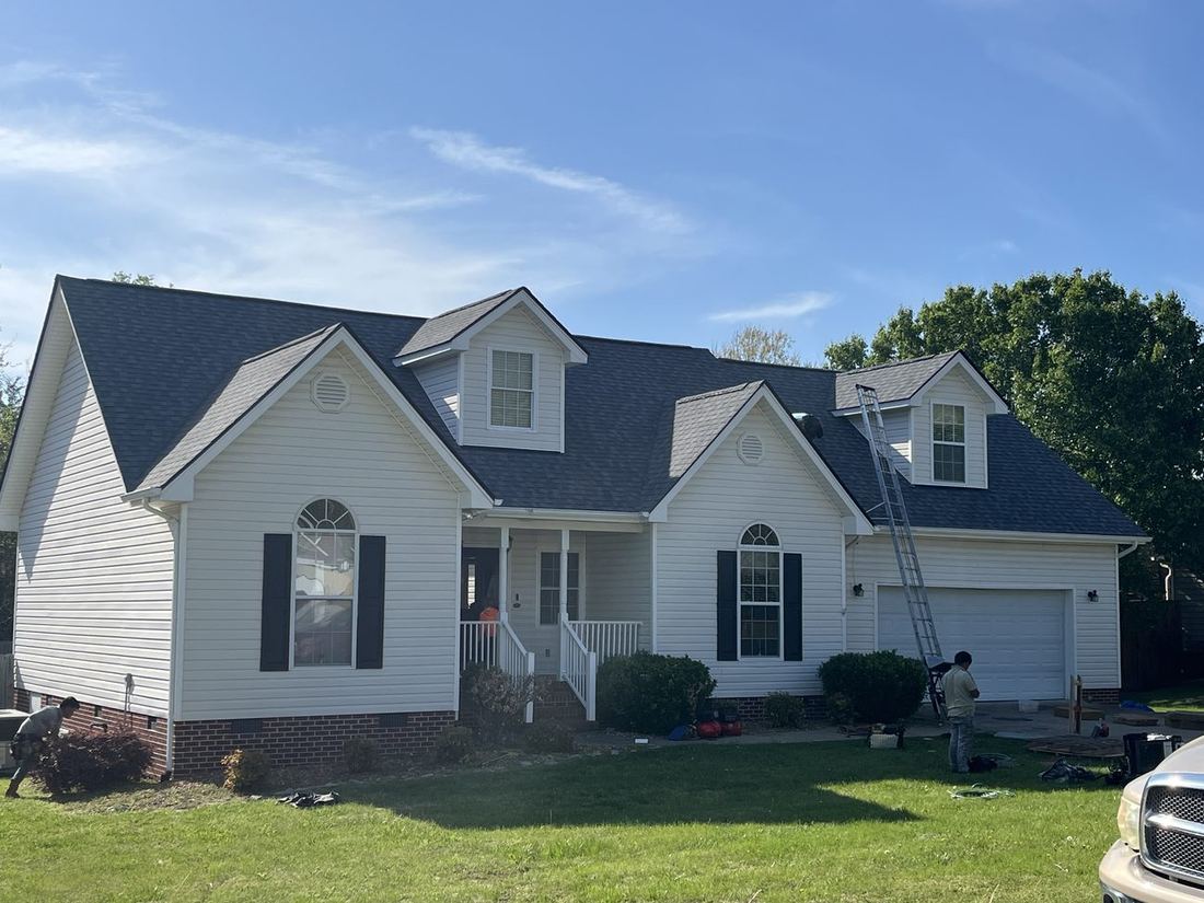 Beautifully finished shingle roof on a Chattanooga home